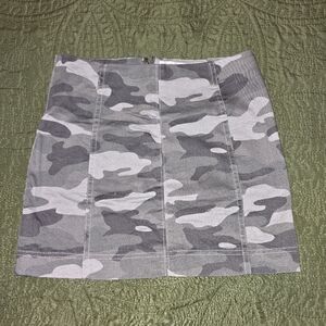 JOLT Greyish Green Camo Skirt Size 9/29